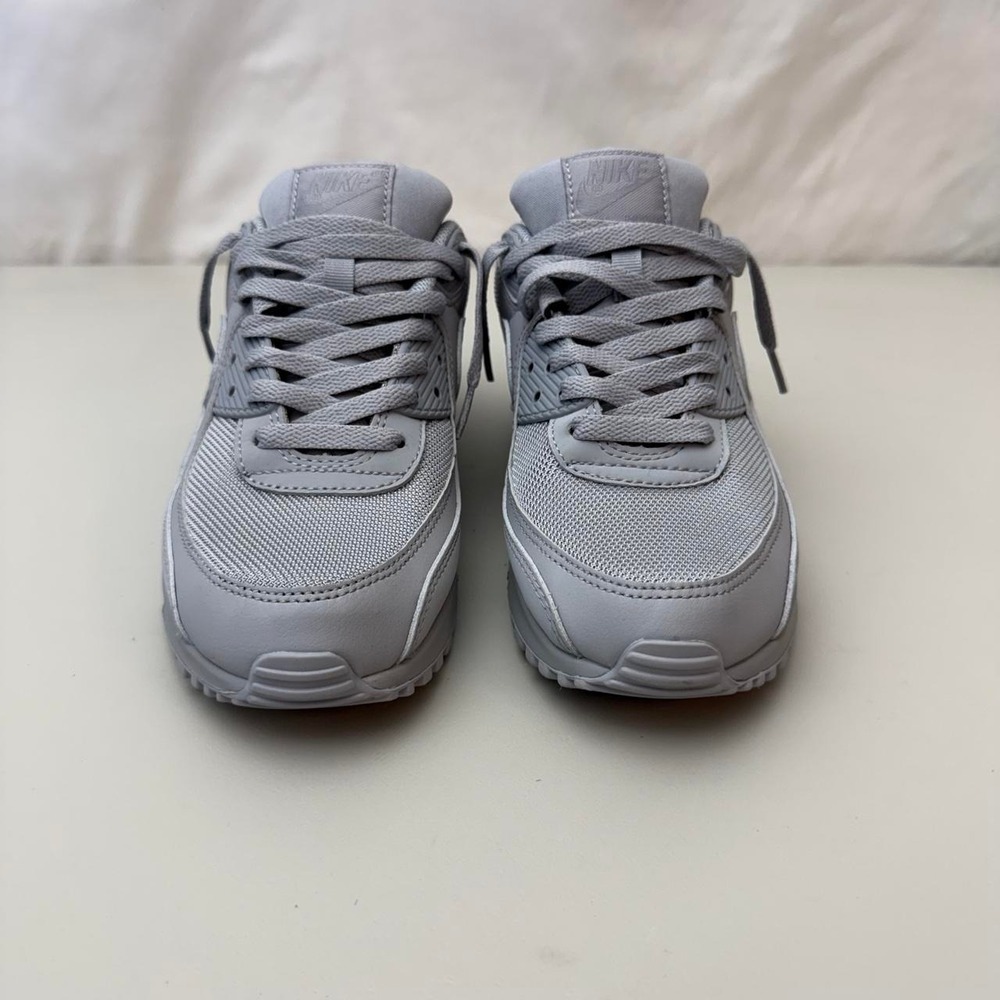 Nike Air Max 90 sneakers triple grey wolf grey size US 8.5 - Picture 2 of 7